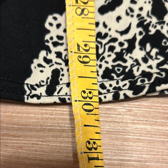 Elegant Black and Green Women's Top Size XL - Picture 5 of 6